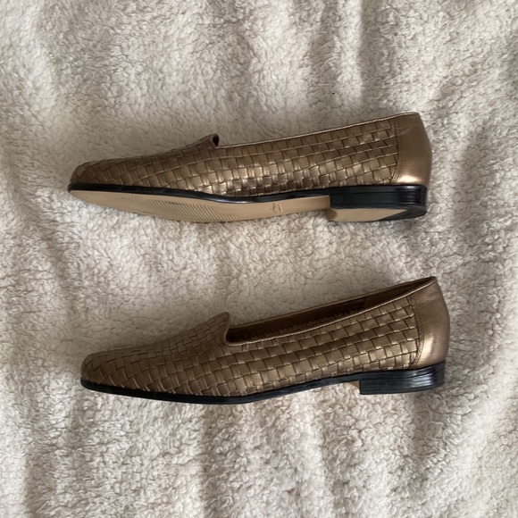 Trotters Liz woven metallic leather loafers size 10S - Picture 5 of 11